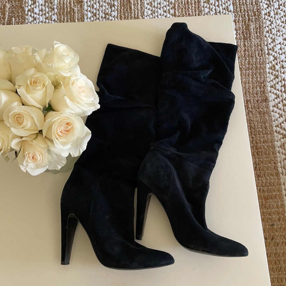 SM CARRIE SLOUCHY SUEDE POINTY TOE HEELED BOOTS